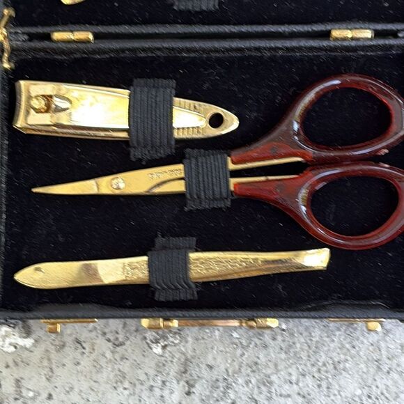 Vintage miniature, travel manicure set - Picture 2 of 6